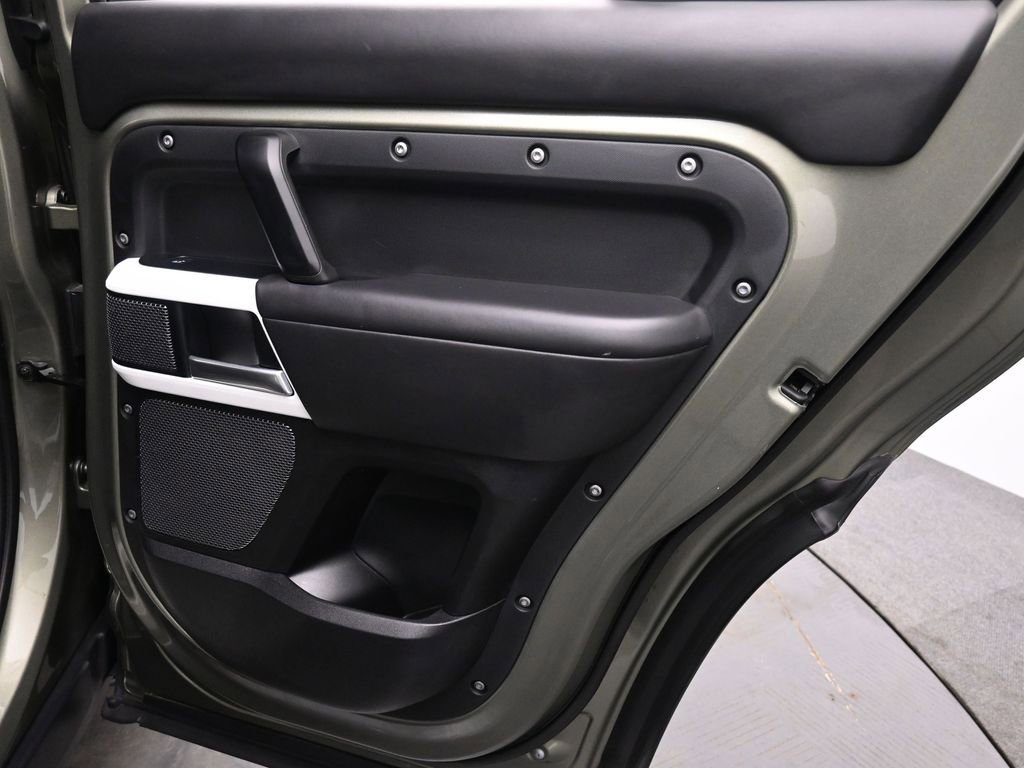 Used 2020 Land Rover Defender 110 HSE image 19