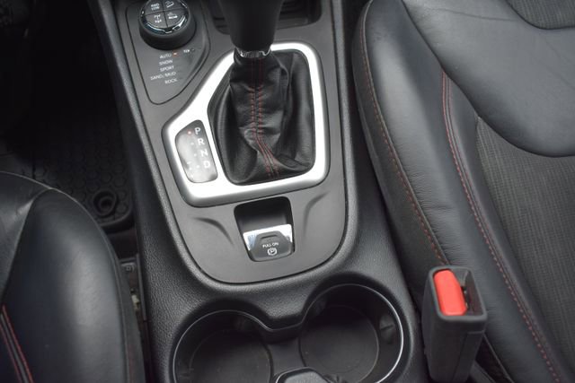 Used 2018 Jeep Cherokee Trailhawk w/ Cold Weather Group AWD/4WD image 29