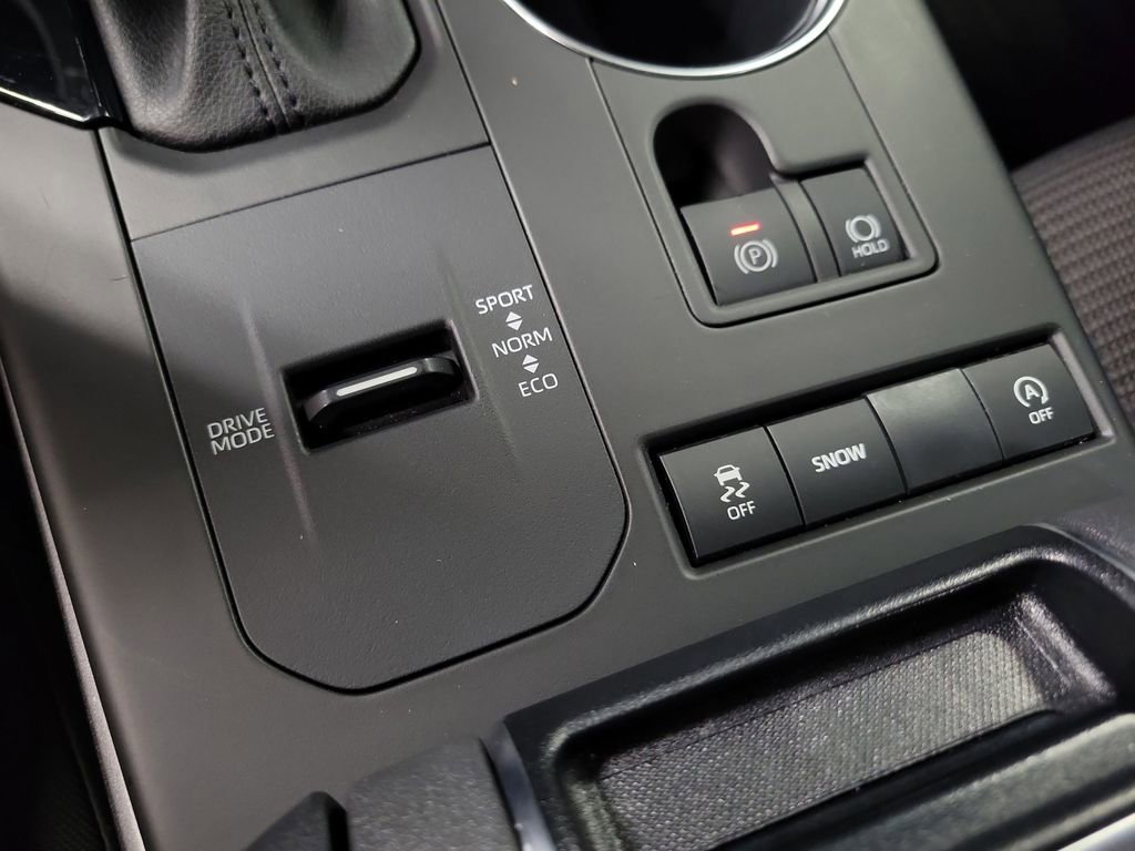 Used 2021 Toyota Highlander LE image 16