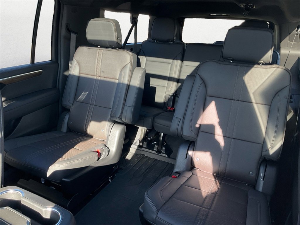 New 2025 Chevrolet Suburban High Country image 9