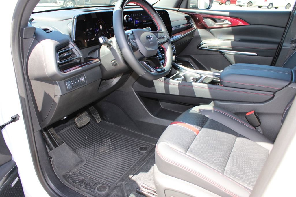 Used 2024 Chevrolet Traverse RS w/ LPO, Floor Liner Package AWD/4WD image 14