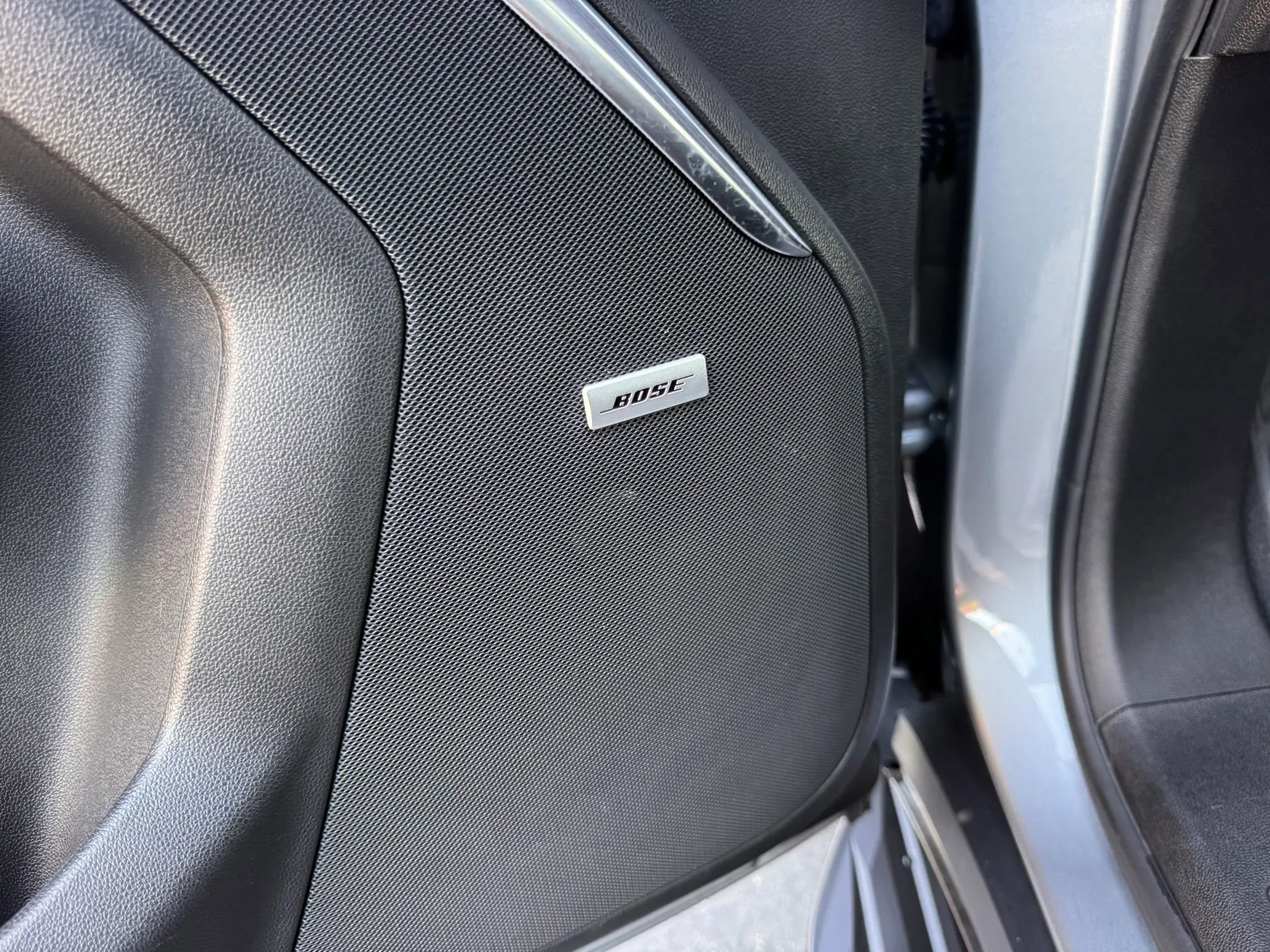 Used 2024 GMC Yukon XL Denali w/ Advanced Technology Package image 32