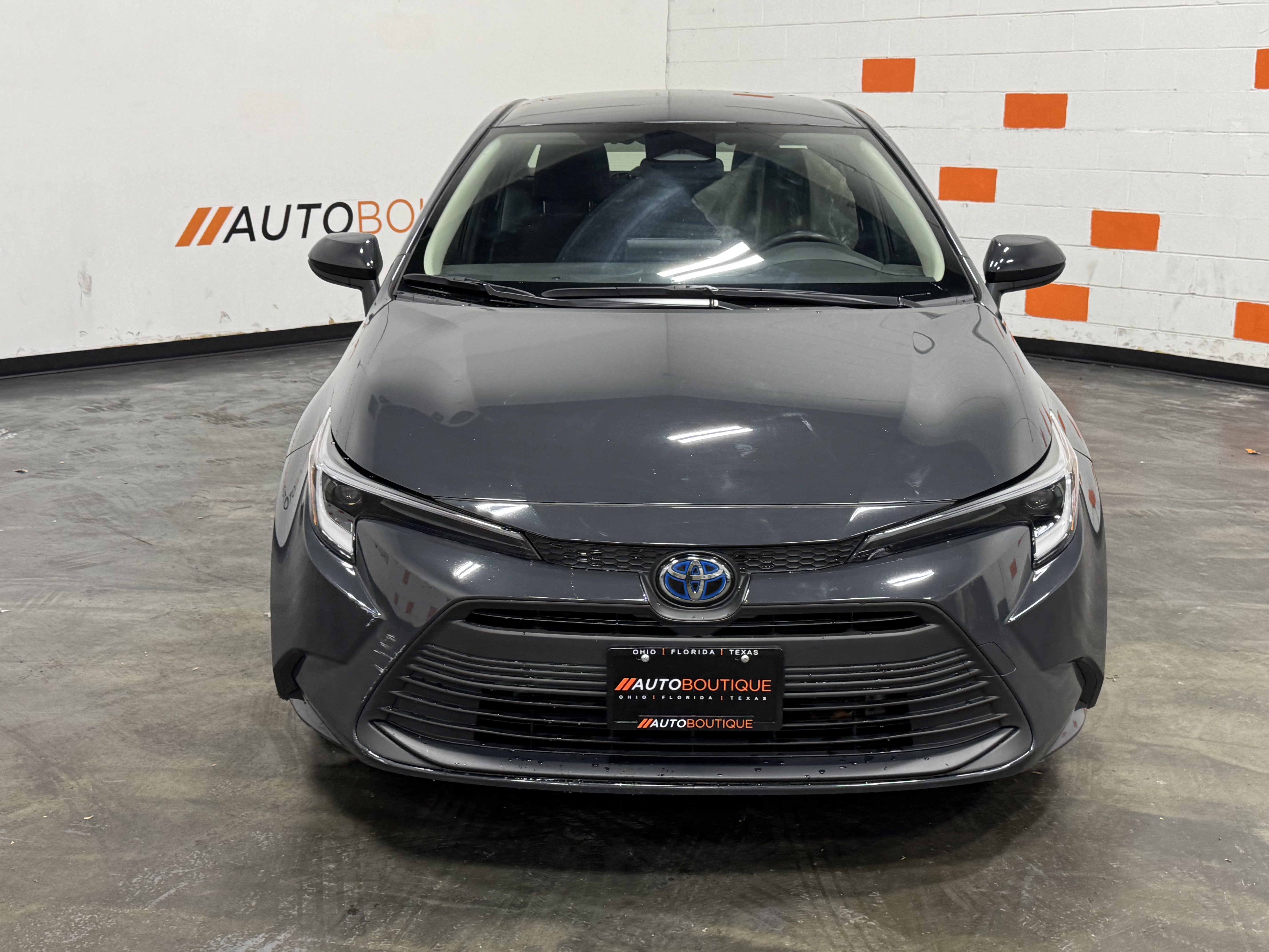 Used 2023 Toyota Corolla LE image 3