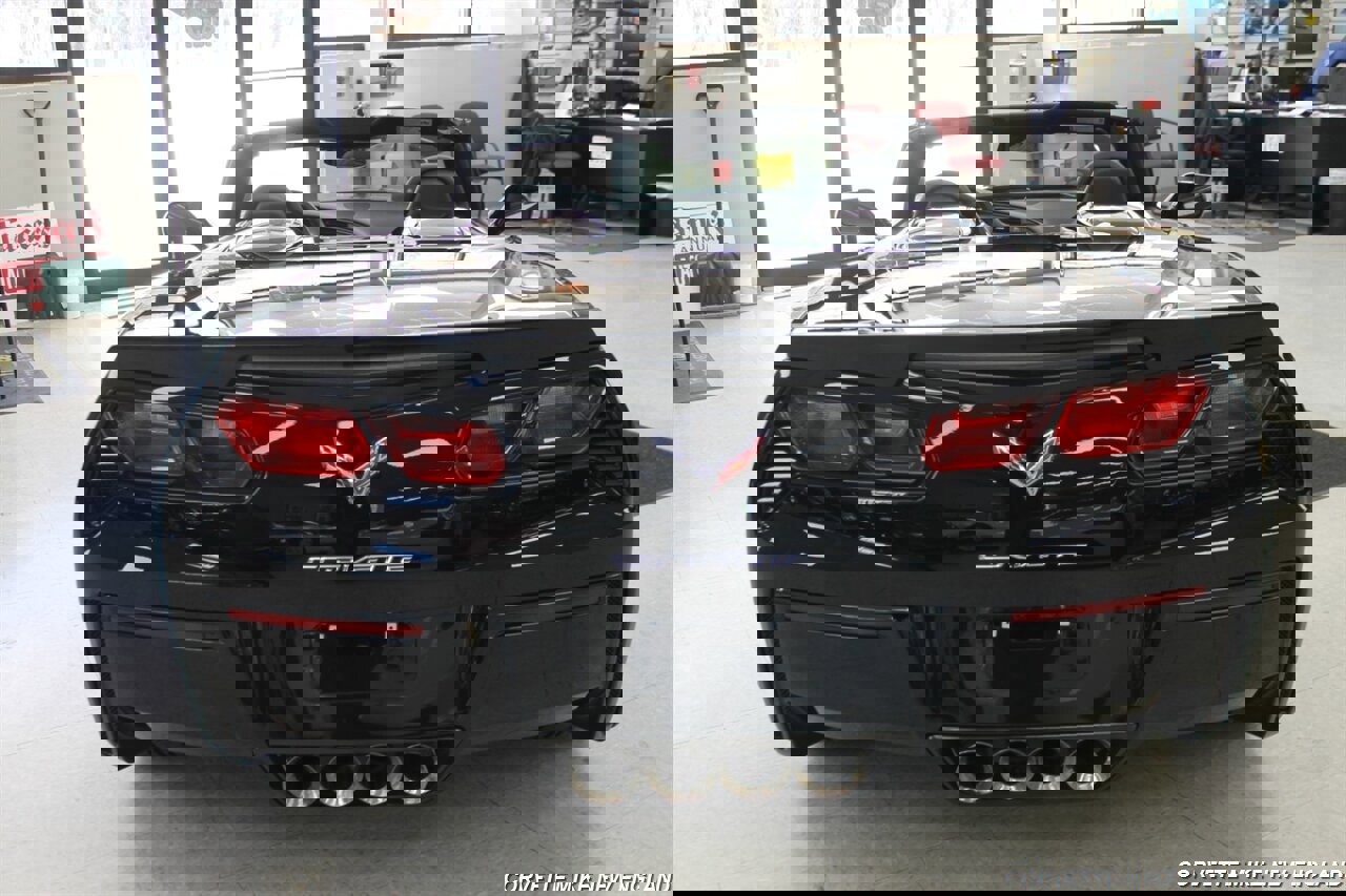 Used 2016 Chevrolet Corvette Stingray Convertible w/ 2LT Preferred Equipment Group RWD image 18