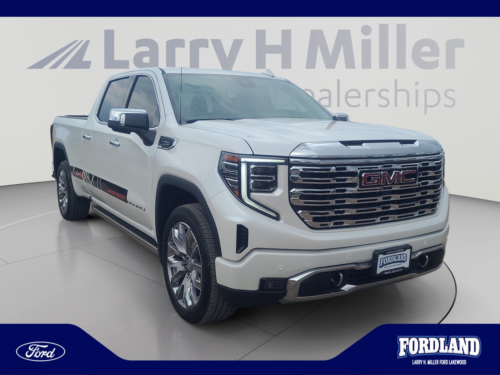 Used 2024 GMC Sierra 1500 Denali w/ Denali Reserve Package AWD/4WD image 7