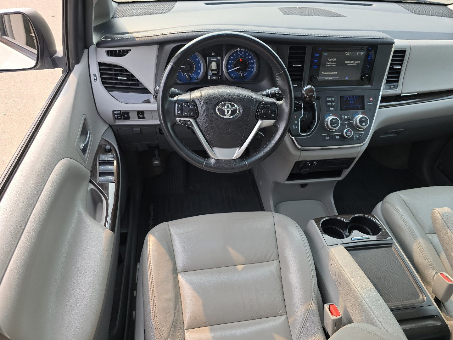 Used 2017 Toyota Sienna XLE FWD image 24