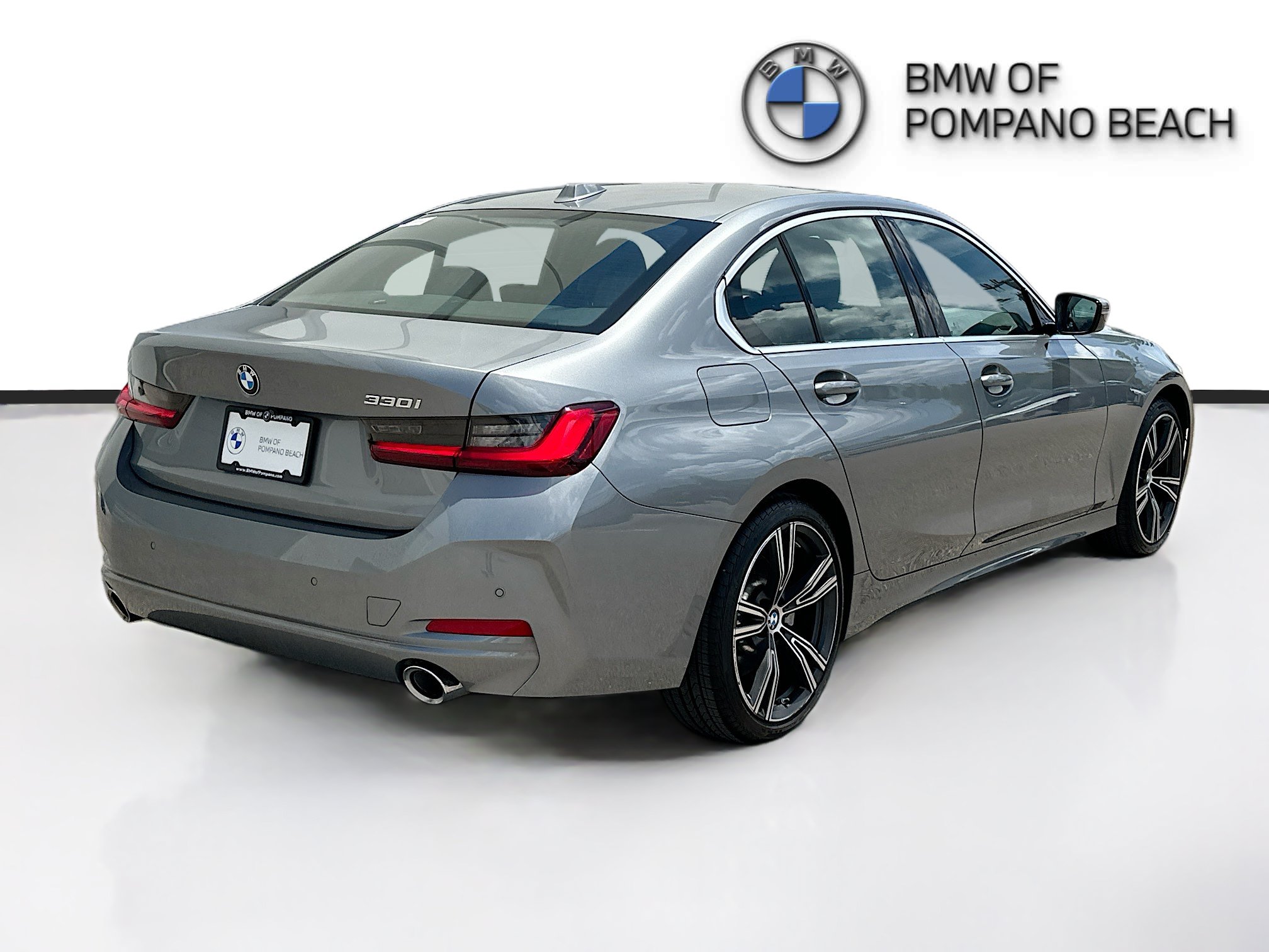 Used 2024 BMW 330i Sedan w/ Premium Package RWD image 7