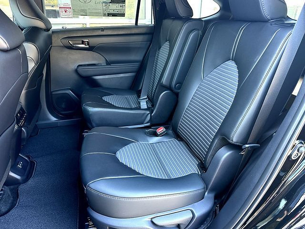 New 2026 Toyota Highlander XSE AWD/4WD image 16