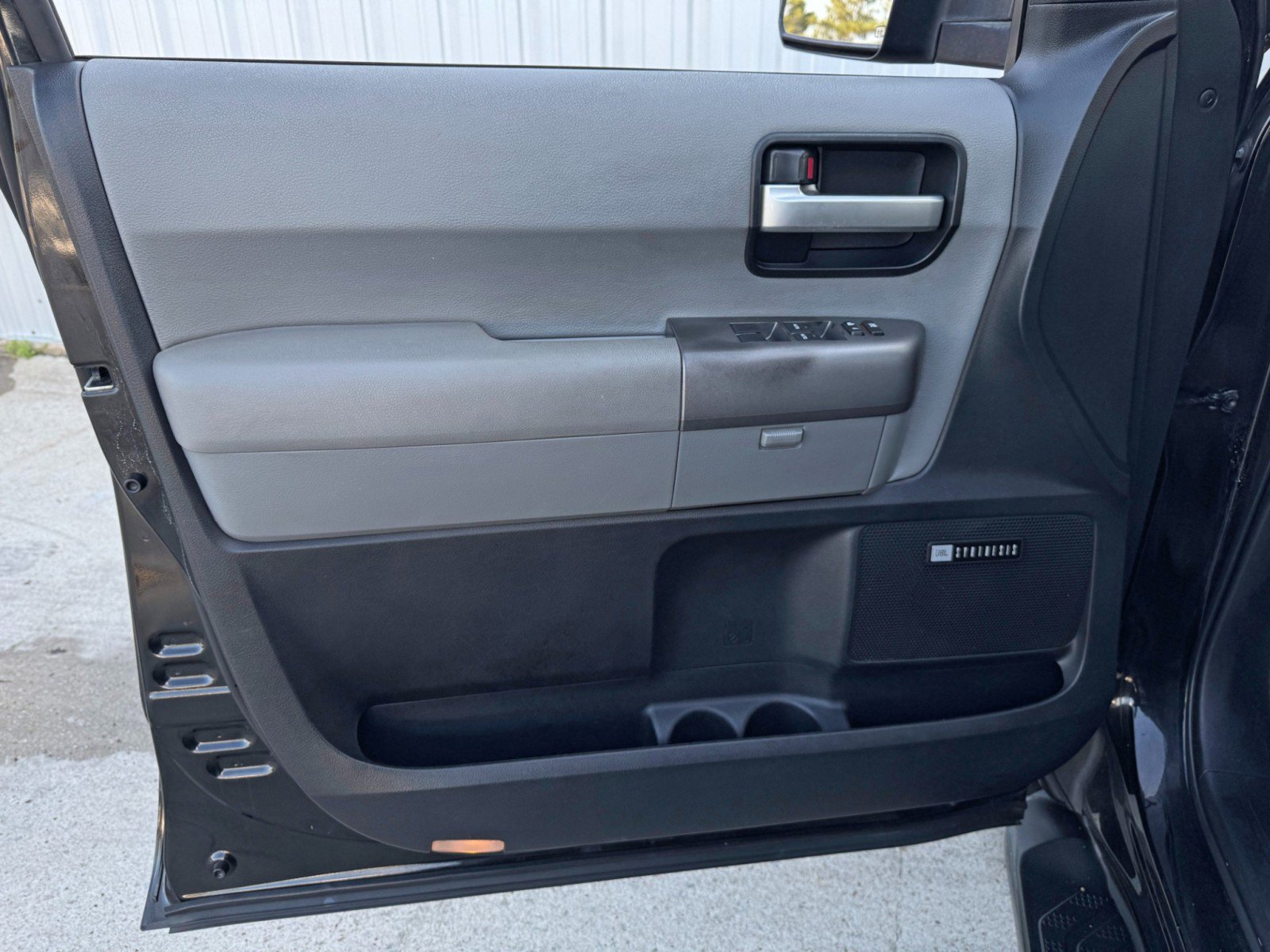 Used 2010 Toyota Sequoia Limited image 38