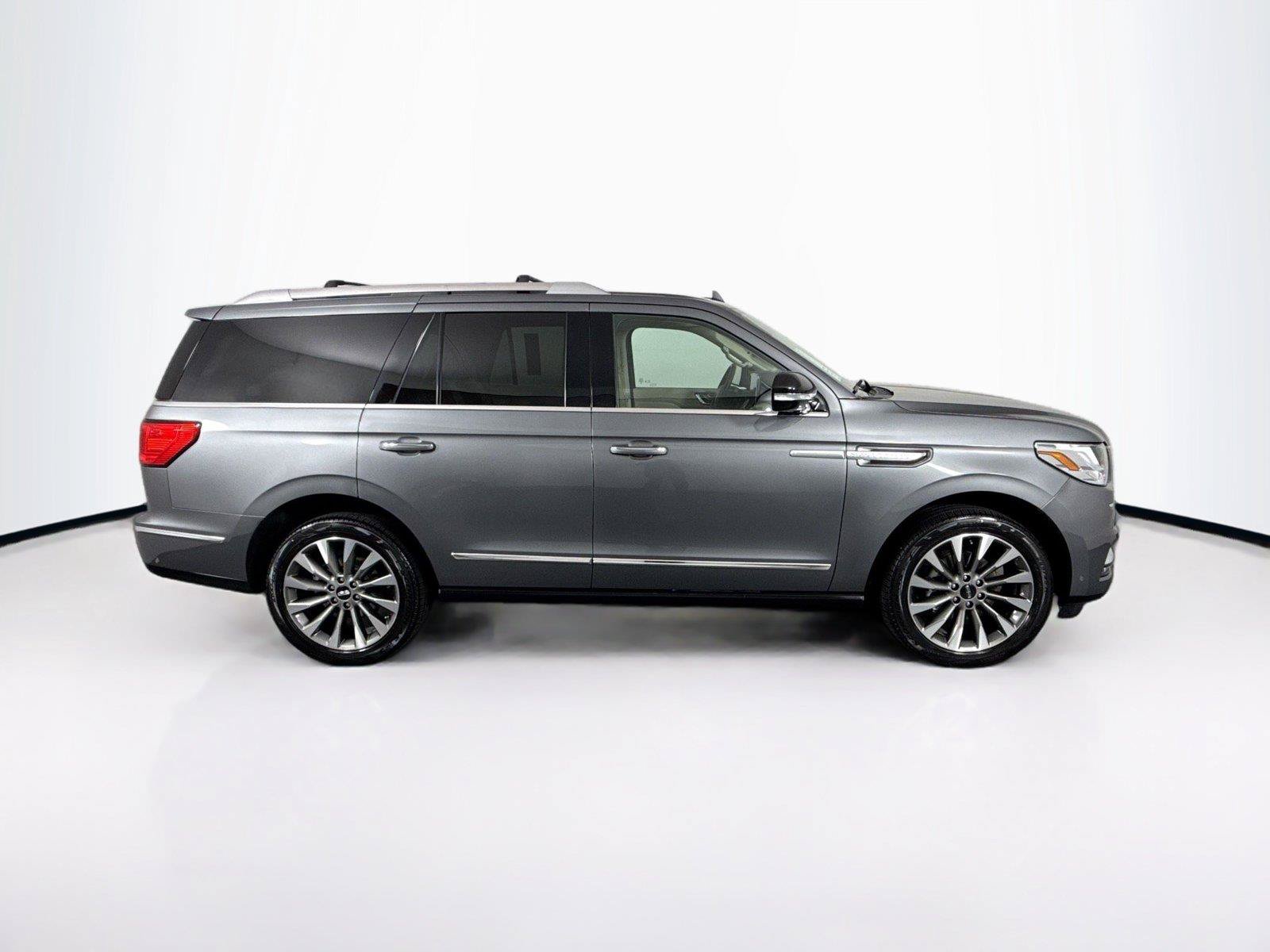 Used 2021 Lincoln Navigator Reserve w/ Luxury Package AWD/4WD image 11