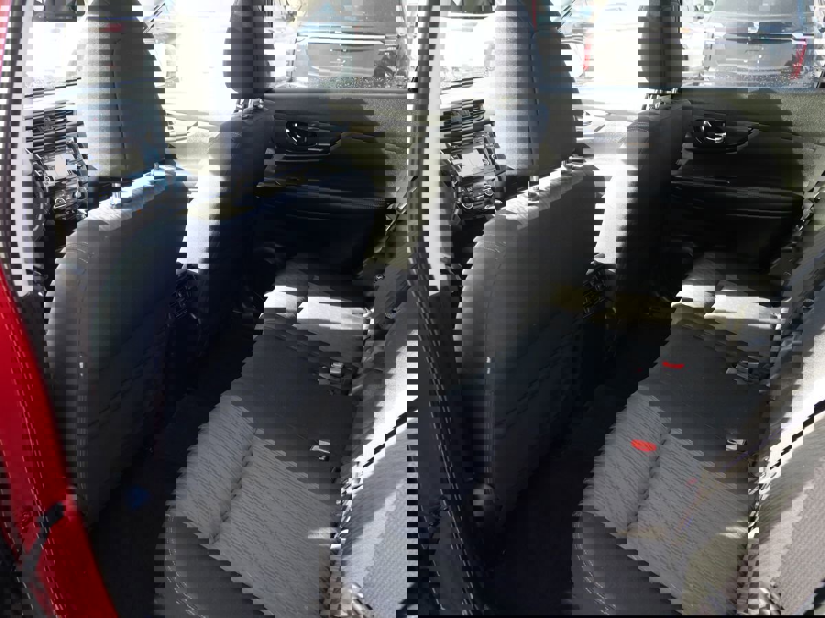 Used 2017 Nissan Rogue SV image 15