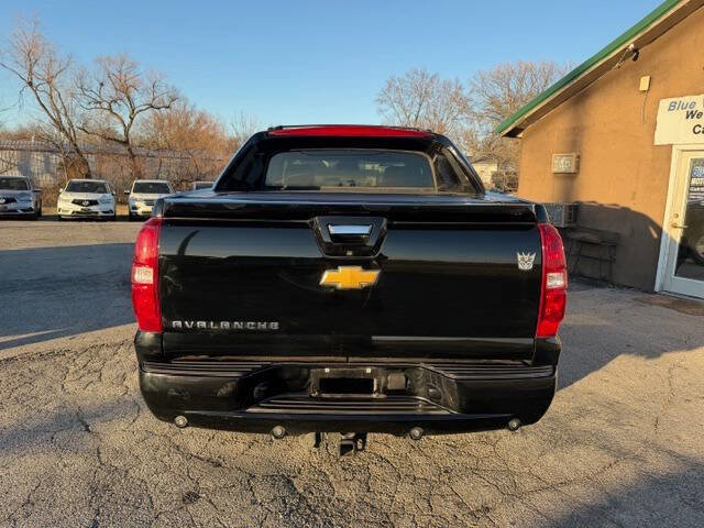 Used 2013 Chevrolet Avalanche LT w/ Suspension Package, Off-Road image 4
