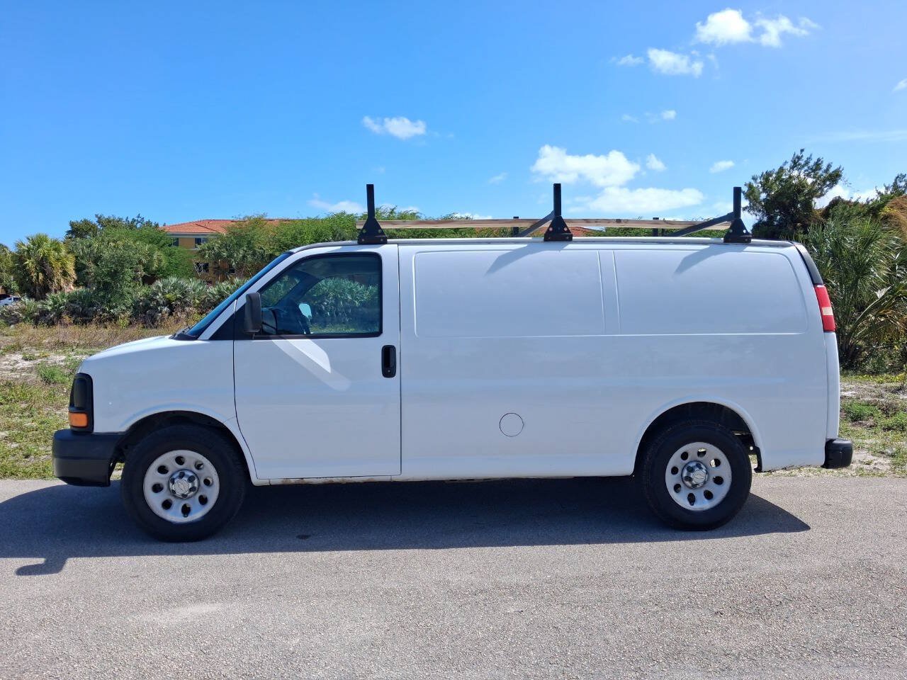 Used 2014 Chevrolet Express 1500 RWD image 1