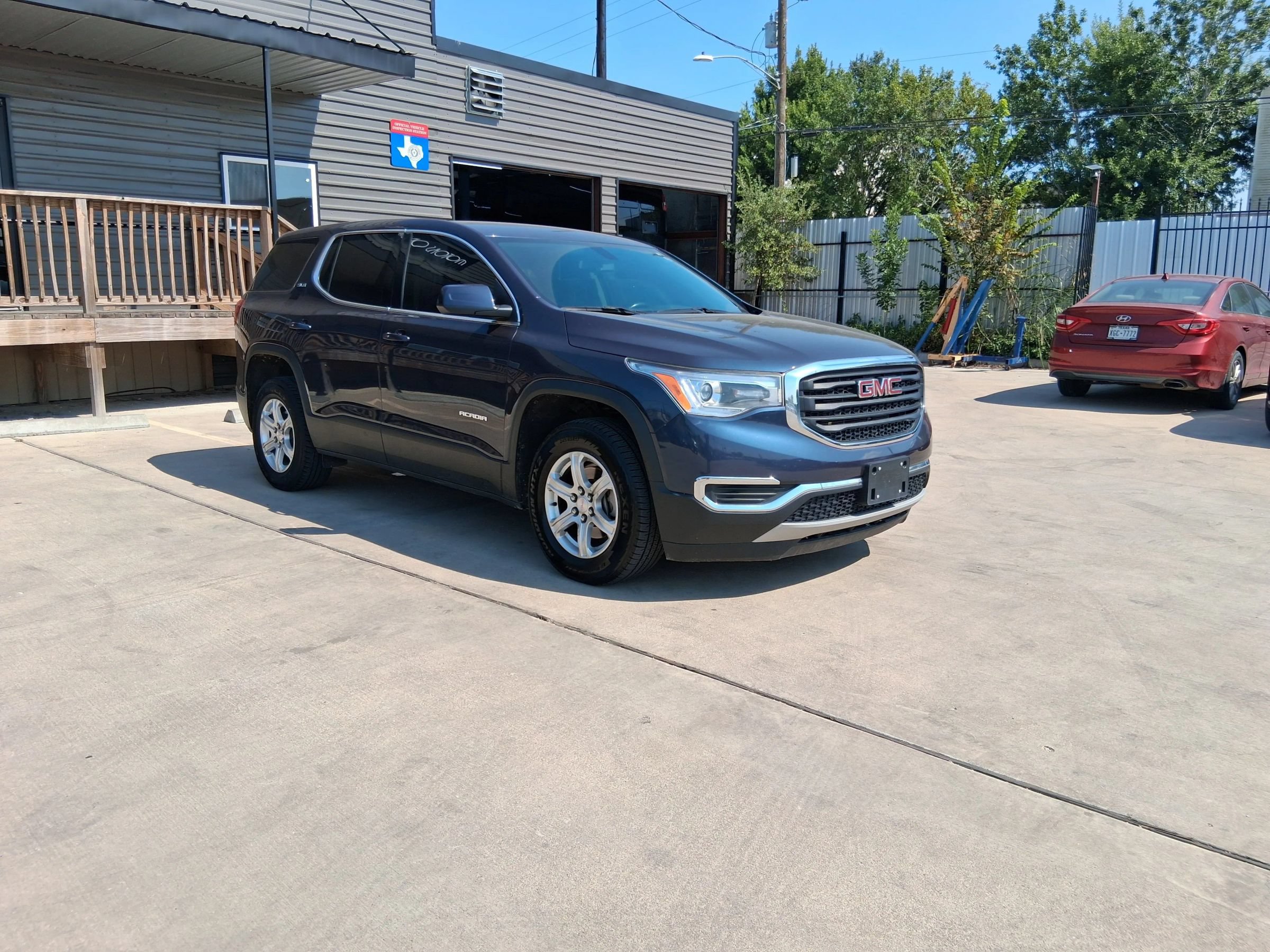 Used 2019 GMC Acadia SLE AWD/4WD image 14