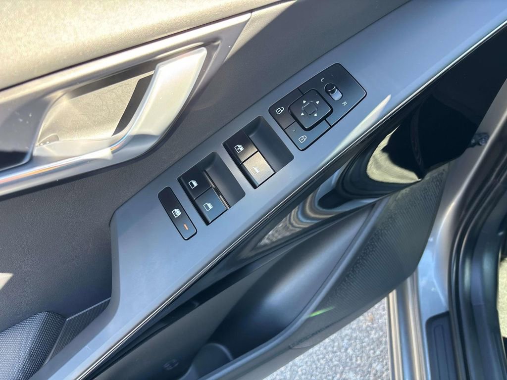 Used 2024 Kia Niro EX image 17