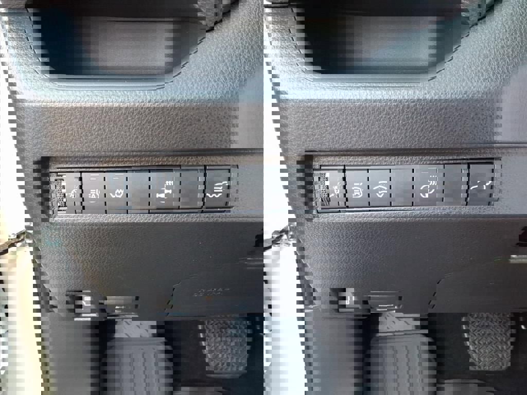 New 2025 Toyota RAV4 SE image 18