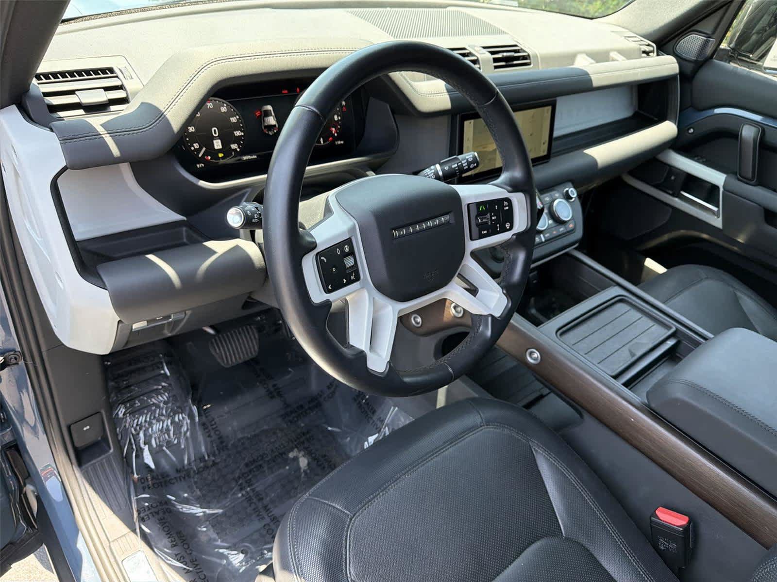 Used 2024 Land Rover Defender 110 X-Dynamic SE AWD/4WD image 2