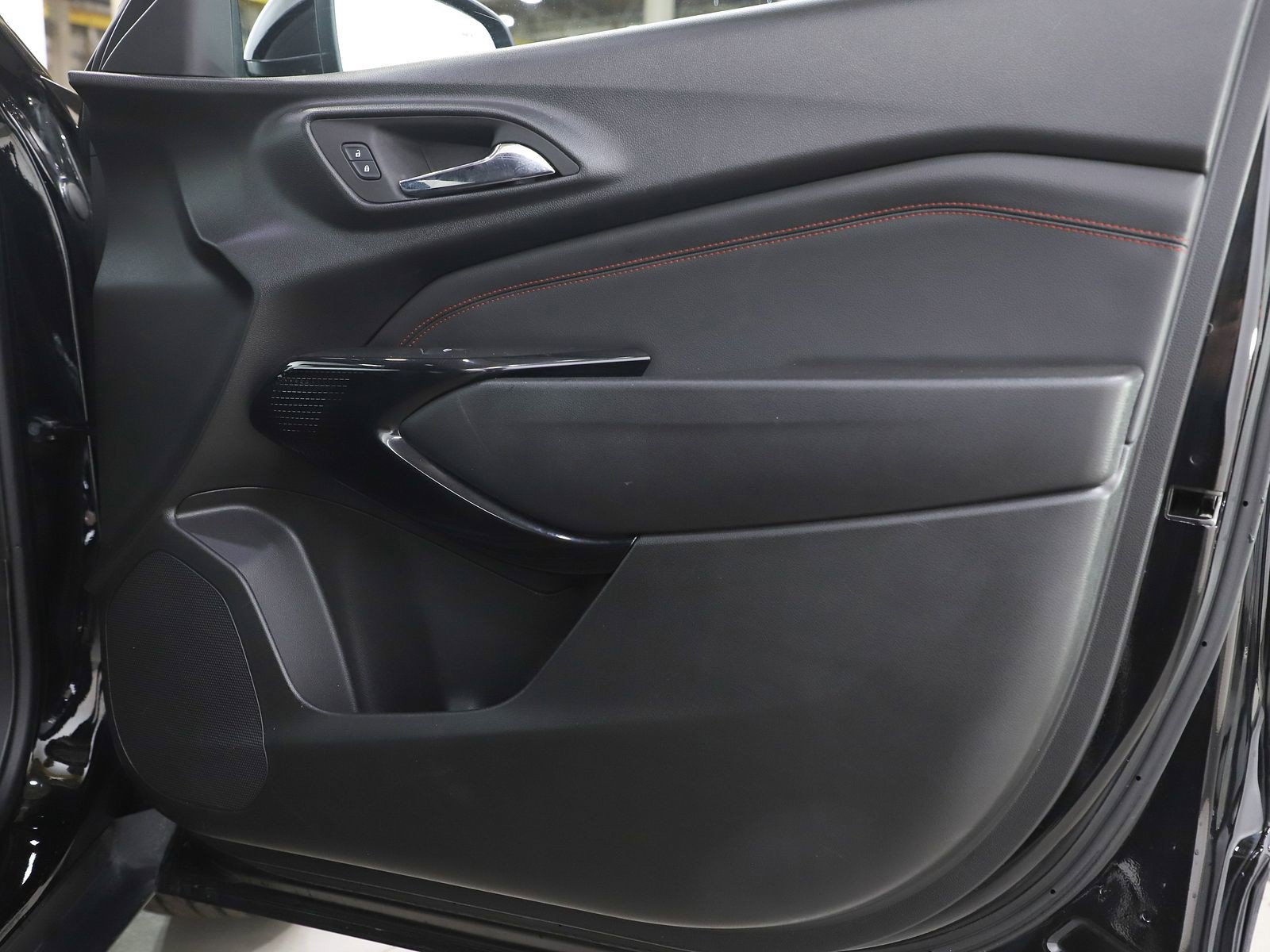 Used 2024 Chevrolet Trax RS FWD image 12