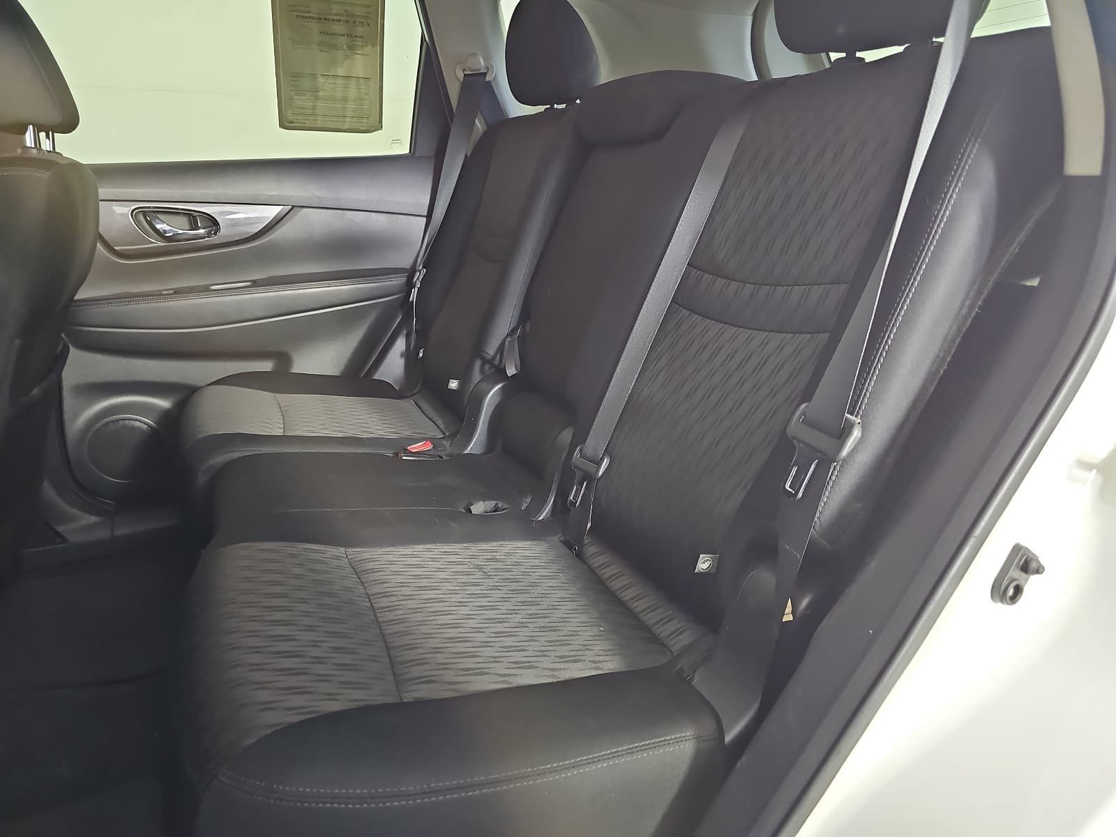Used 2018 Nissan Rogue SV w/ Premium Package FWD image 13