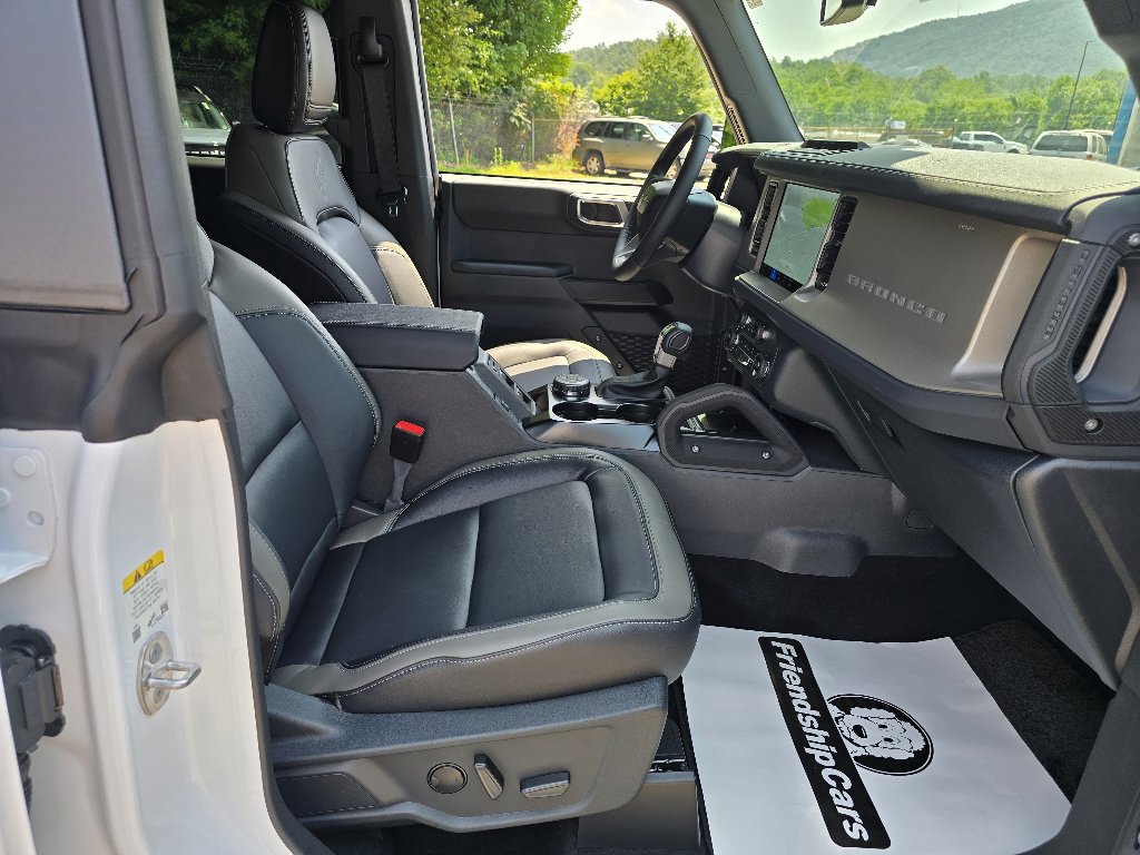 New 2025 Ford Bronco Outer Banks w/ Sasquatch Package image 13