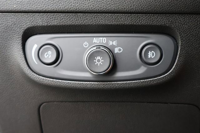 Used 2022 Buick Encore GX Select w/ Sport Touring Package FWD image 22