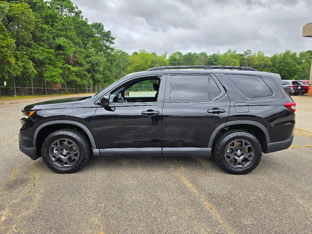 Certified 2025 Honda Pilot TrailSport image 3