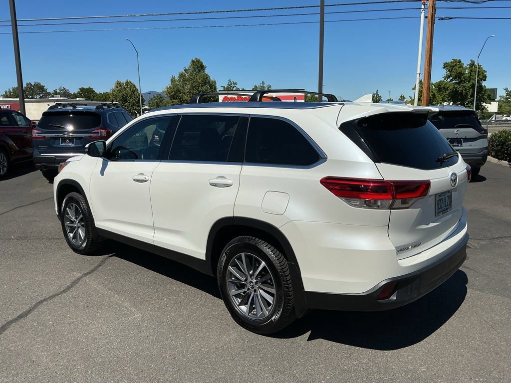Used 2019 Toyota Highlander XLE AWD/4WD image 10