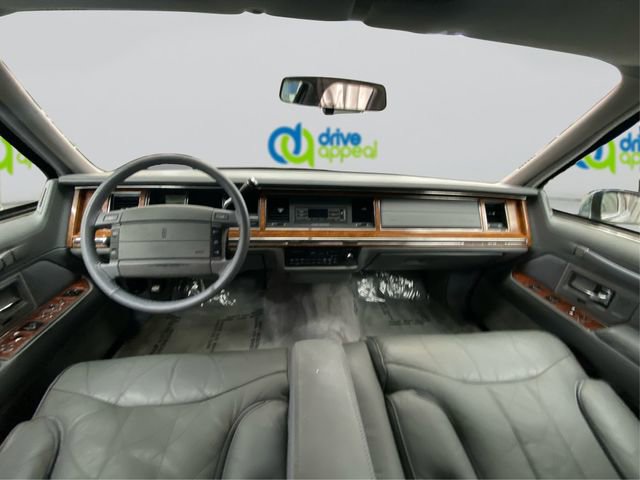 Used 1994 Lincoln Town Car Signature RWD image 27