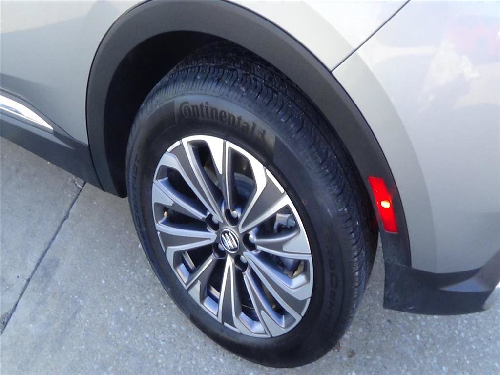 Used 2025 Buick Envision Preferred AWD/4WD image 9