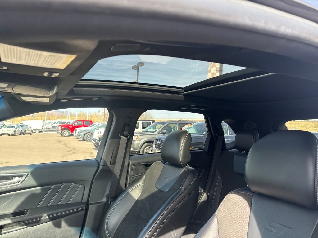 Used 2019 Ford Edge ST w/ Equipment Group 401A image 22