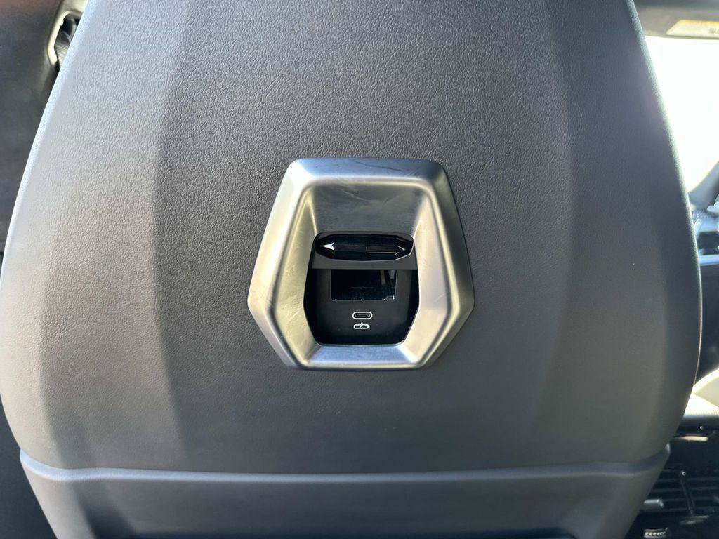 Used 2025 BMW XM AWD/4WD image 32