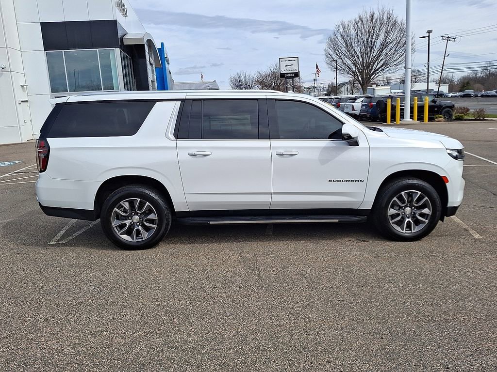 Used 2023 Chevrolet Suburban LT w/ Luxury Package image 10