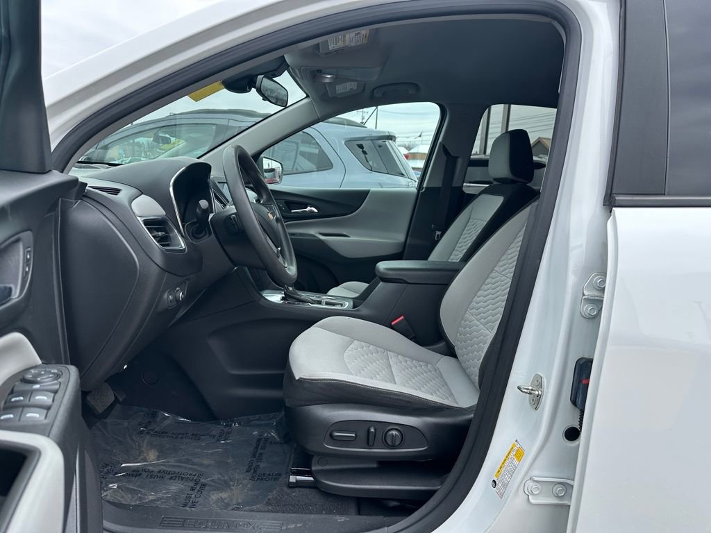 Used 2021 Chevrolet Equinox LS w/ LS Convenience Package image 16