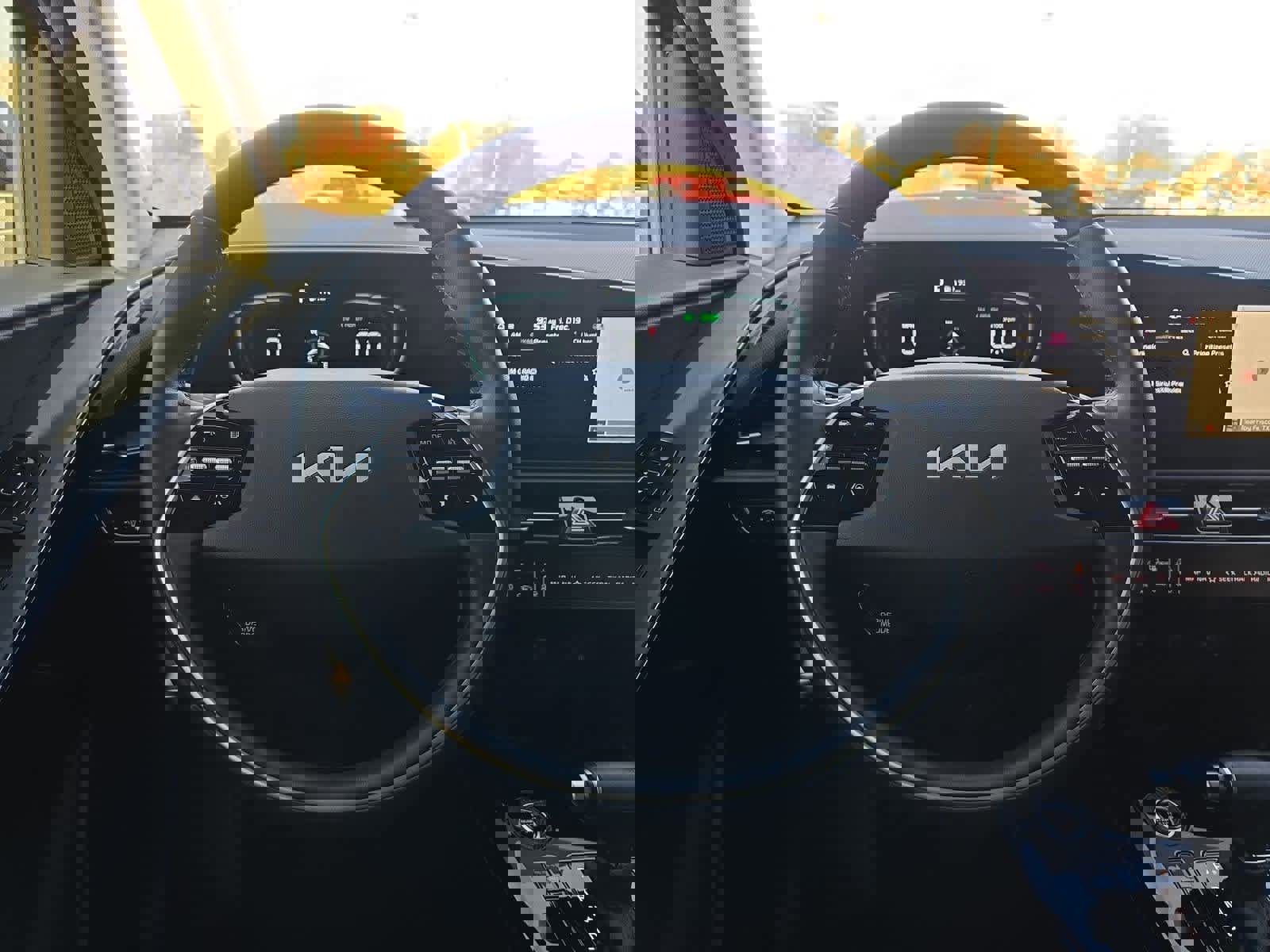 Used 2023 Kia Niro EX image 16