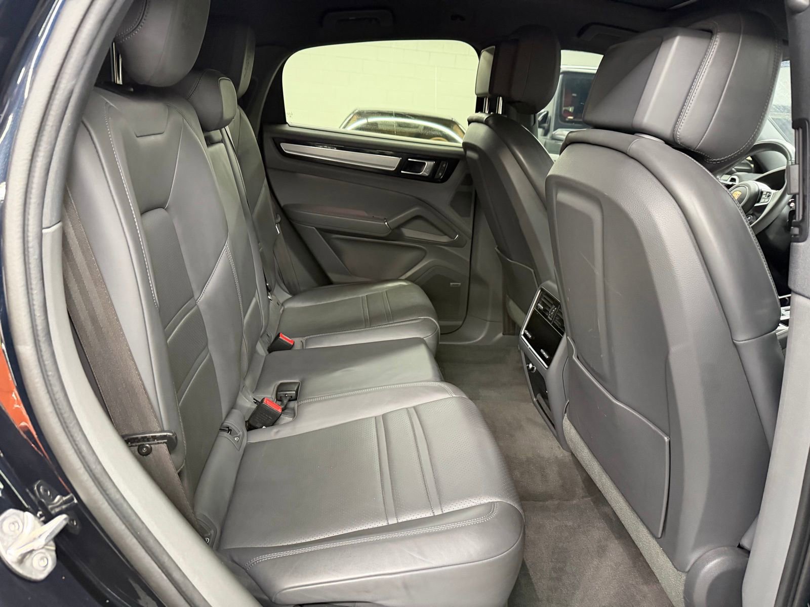 Used 2023 Porsche Cayenne Coupe image 23