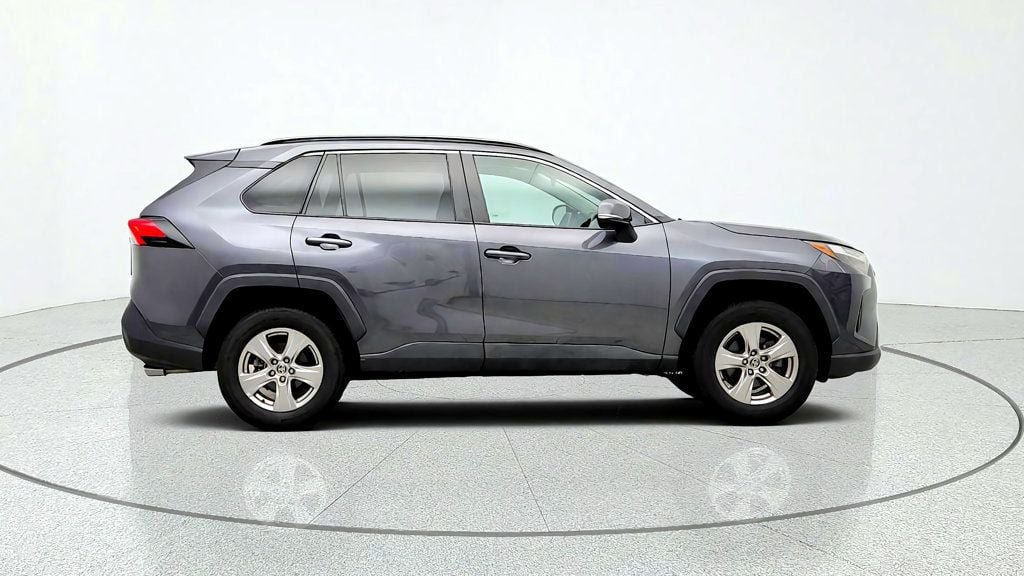 Used 2022 Toyota RAV4 XLE w/ Convenience Package AWD/4WD image 4
