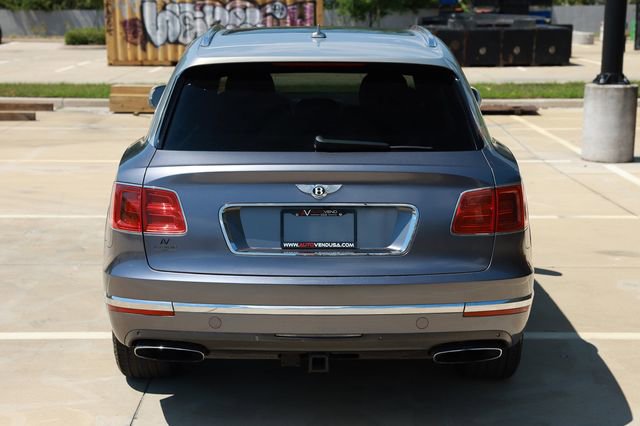 Used 2018 Bentley Bentayga AWD/4WD image 12
