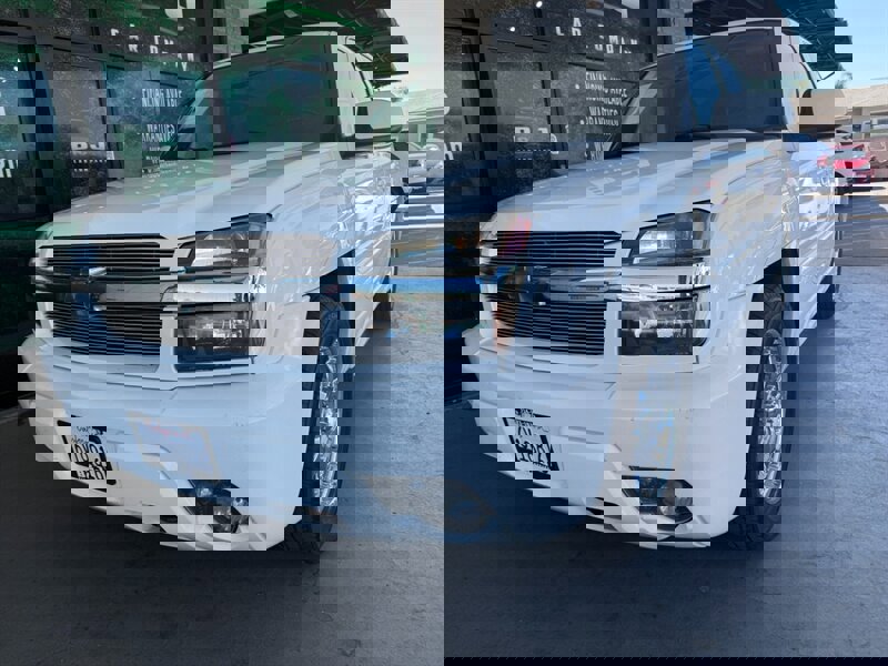 Used 2002 Chevrolet Avalanche 2WD image 3