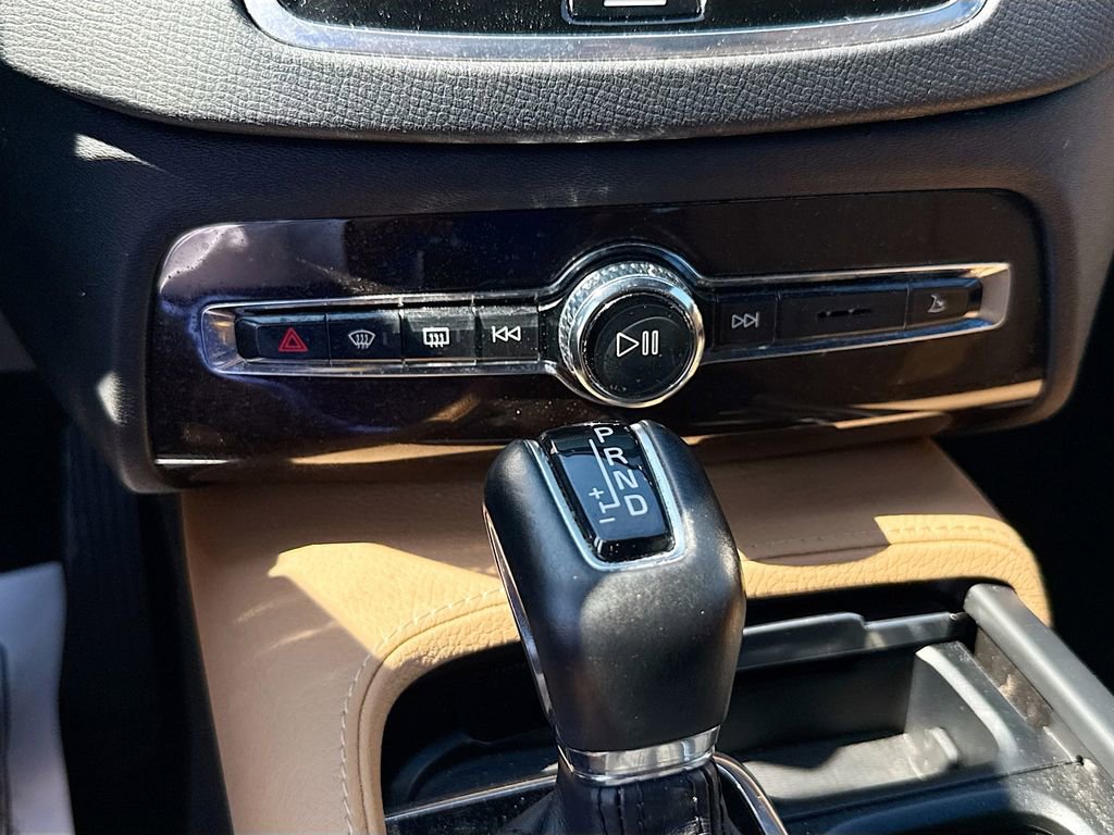 Used 2019 Volvo XC90 T6 Momentum w/ Advanced Package image 14