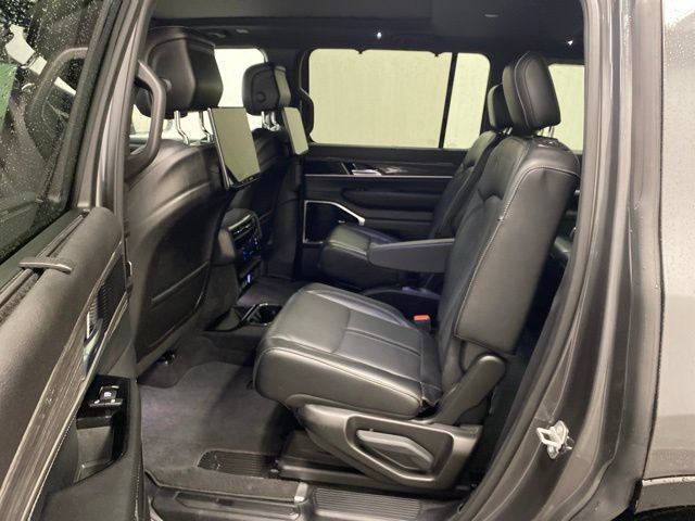 Used 2022 Jeep Wagoneer Series III w/ Premium Group I AWD/4WD image 21