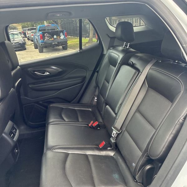 Used 2022 GMC Terrain SLT w/ Tech Package FWD image 26