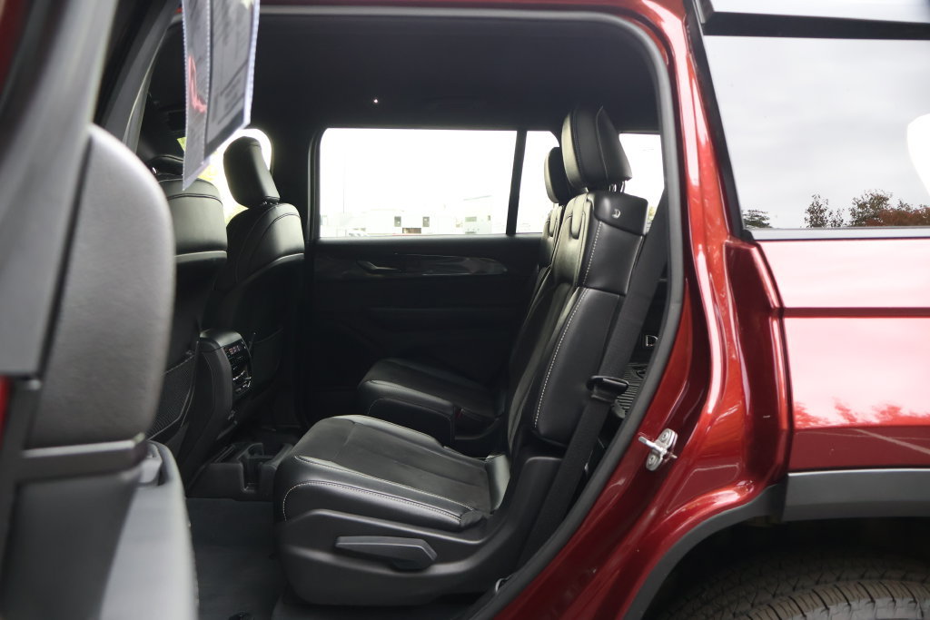 Used 2023 Jeep Grand Cherokee L Laredo AWD/4WD image 44