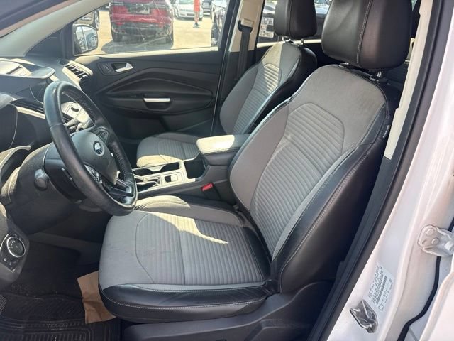 Used 2017 Ford Escape SE w/ Equipment Group 201A AWD/4WD image 12