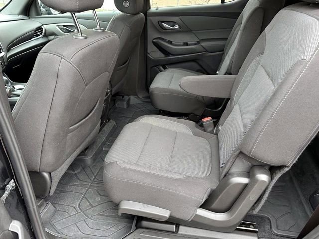 Used 2023 Chevrolet Traverse LT FWD image 4