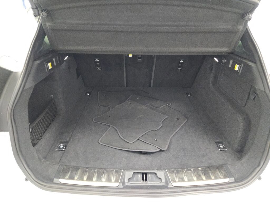 Used 2024 Jaguar F-PACE R-Dynamic S image 18