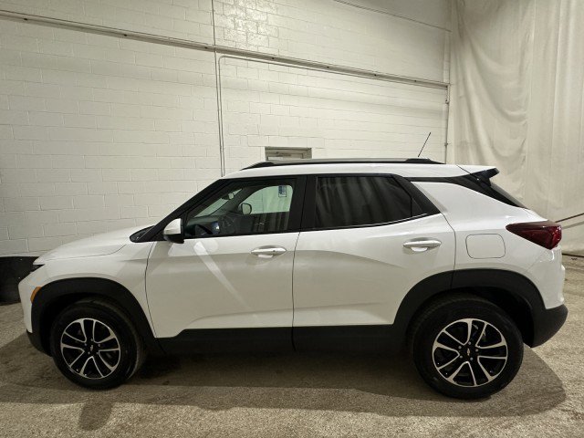 Used 2025 Chevrolet TrailBlazer LT image 3