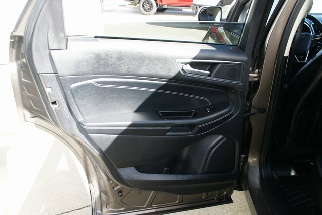 Used 2019 Ford Edge Titanium image 26