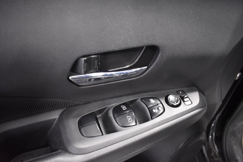 Used 2022 Nissan Kicks SV FWD image 14