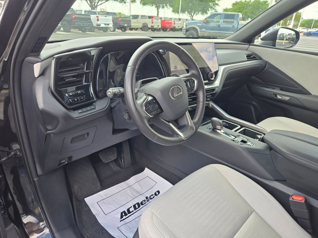 Used 2025 Lexus TX 350 AWD w/ Technology Package image 11