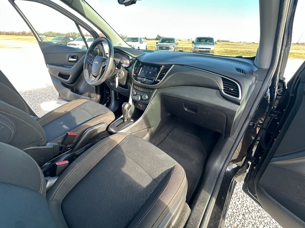 Used 2022 Chevrolet Trax LS w/ Tint and Cruise Package image 31